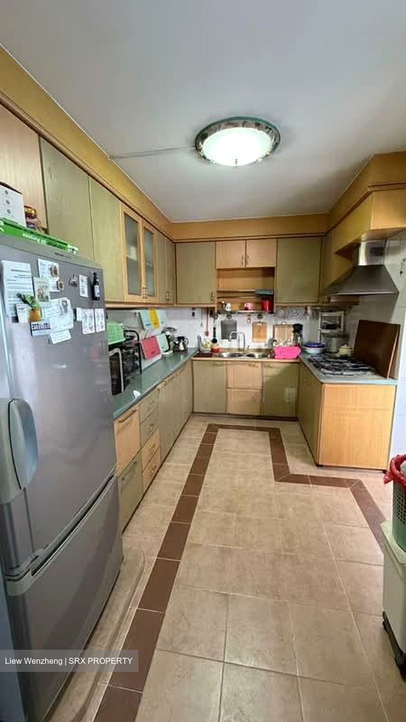 Blk 325 Jurong East Street 31 (Jurong East), HDB Executive #572242891
